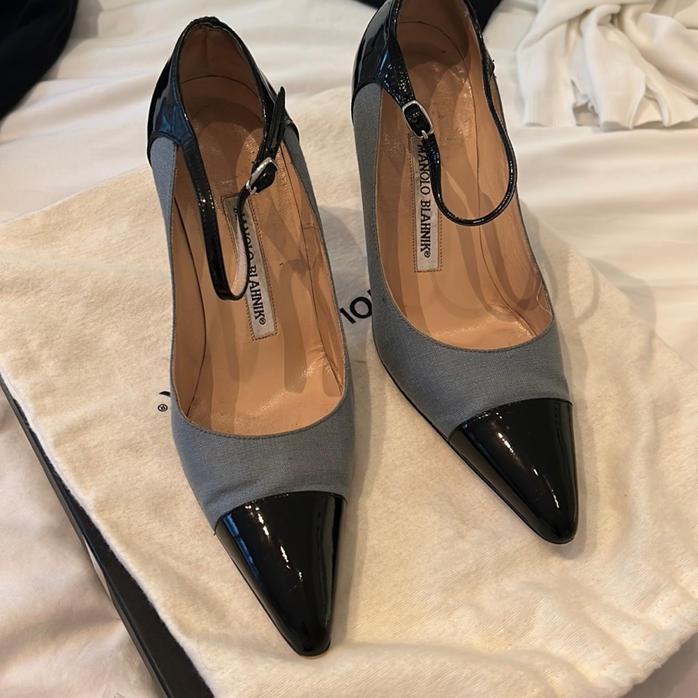 Manila Blahnik pump